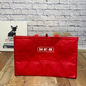 H-E-B Insulated Reusable Cooler Bag - Red, Extra Large
Keep your groceries cold!